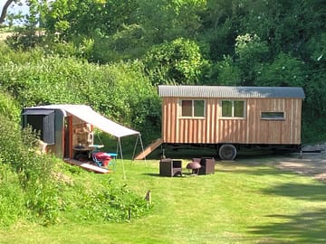 Private, exclusive shepherd hut with separate loo/shower unit