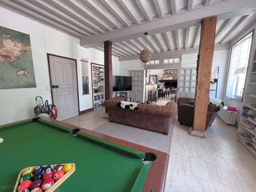 Pool table