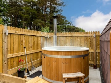 Hot tub carrock squirrel