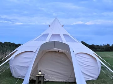 Lotus bell tent