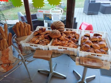 Fresh bakery items to buy on site