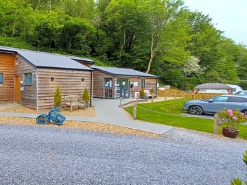 Reception, toilets and washing up