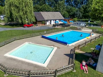 Swimming and paddling pools