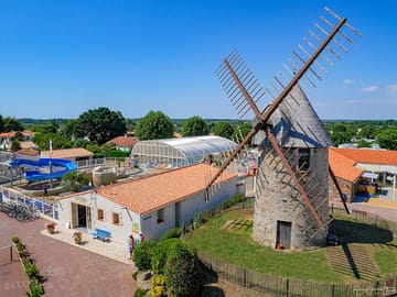 De la salle windmill
