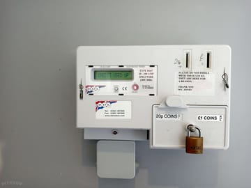 Shower meter takes 20p & £1 coins