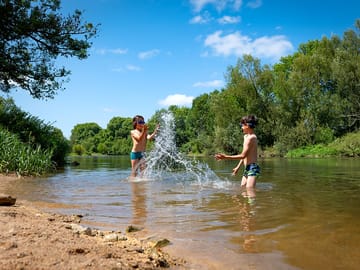 Banks of the river yonne