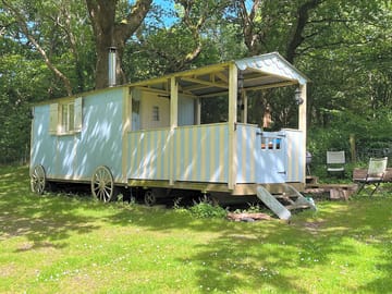 Bathing machine hut