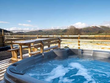 Hot tub with scenery