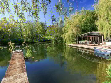 Gorgeous spot right on the lake