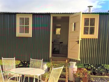 Oxton hill hideaway hut