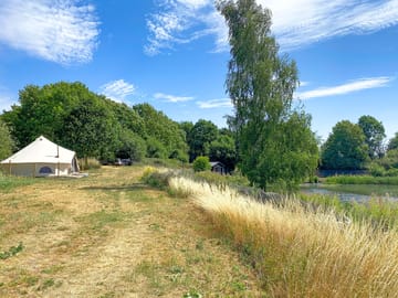 Bell tent with access to woodland and lakeside walks