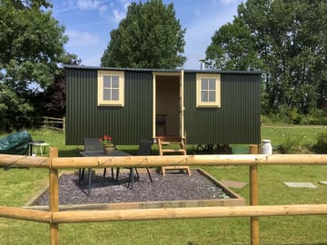 Paddock-view hut