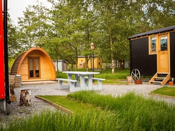 Hut and pod