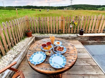 Alfresco dining