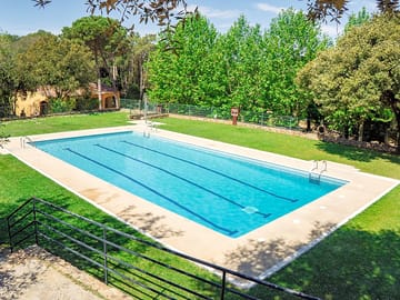 Heated swimming pool