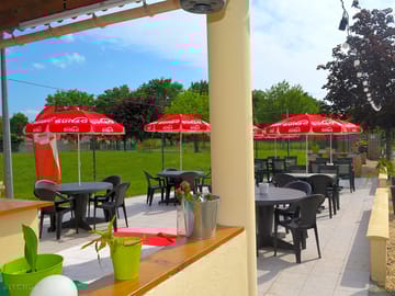 Restaurant with outdoor terrace