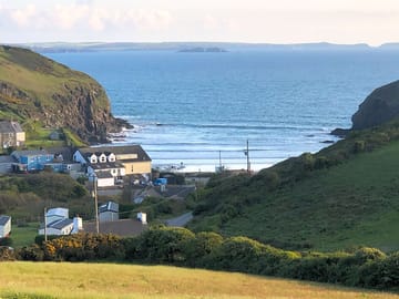 View of the beach and pub/restaurant five minutes' stroll from the site