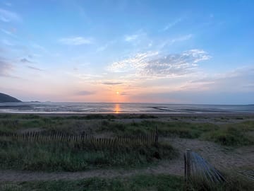 Beautiful sand bay beach 10 mins away
