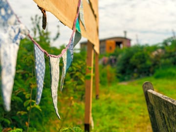 Decorations around the glamping site