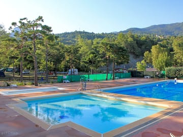 Swimming pool and kids' pool next door