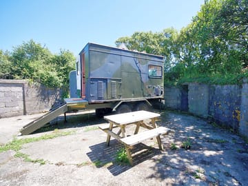 Pod 1 exterior