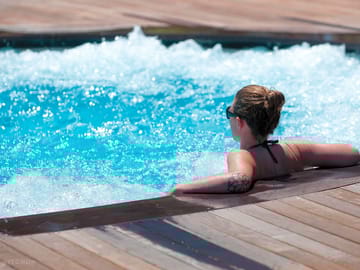 Hydromassage pool