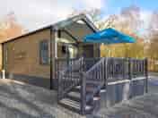Glamping cabin with its deck and outdoor furniture