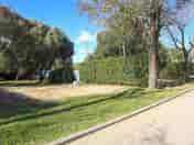 Large pitch between hedges