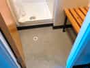 Filthy unisex shower, only one working!
