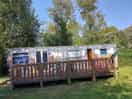 Mobil-home anglais redécoré mais qui accuse son âge