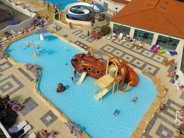 Aquatic playground