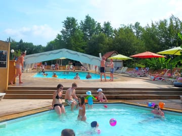 Swimming pool and paddling pool