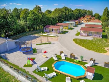 Swimming pool and kids' area