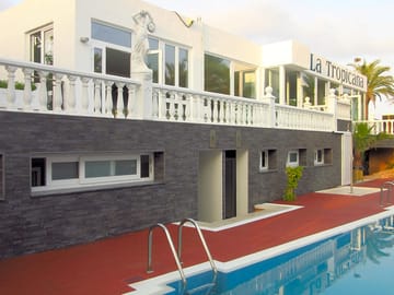 New bar overlooking the pool