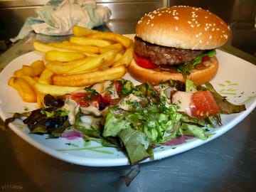 Burgers, chips and salad to go