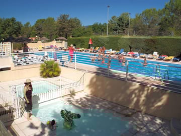 Pool, paddling pool and jacuzzi