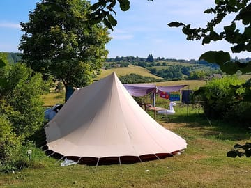 Spacious pitch overlooking the valley