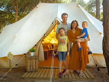 A family outside emperador