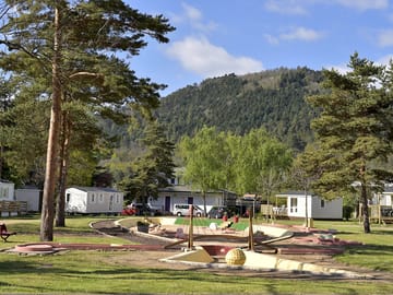 Miniature golf