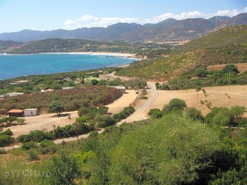 The site has direct access to the beach