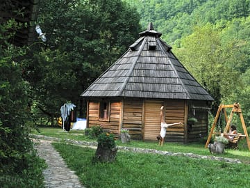The bungalow is just a few meters from the camping field
