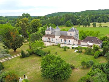 Aerial shot of the château and garden