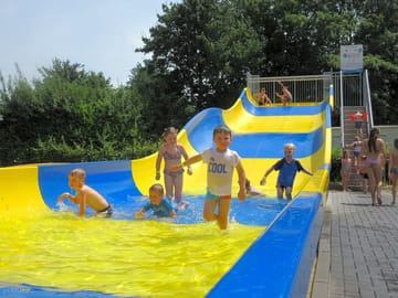 Kids' slide