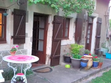 Hettie is attached to the side of the main house with it's own entrance