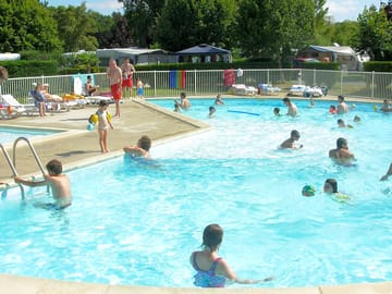 Swimming pool and paddling pool