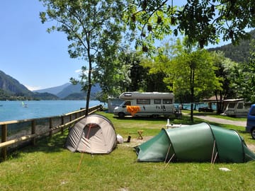 Beautiful camping pitches near the lake