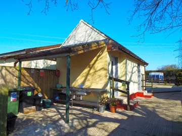 New build toilet block with 4 x shower/toilet rooms and washing up area