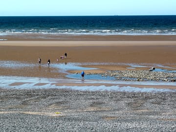 Thet beach is only 200m away