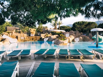 Free sun loungers at the swimming pool