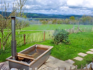 Saffir hot tub